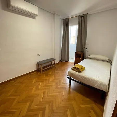 Familiar Con Piscina Tatil Evi