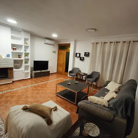 Familiar Con Piscina