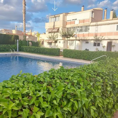 Familiar Con Piscina Tatil Evi